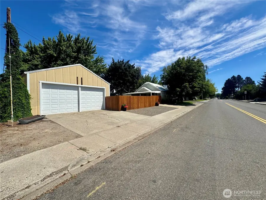 411 S Sprague Street, Ellensburg, WA 98926 - #3
