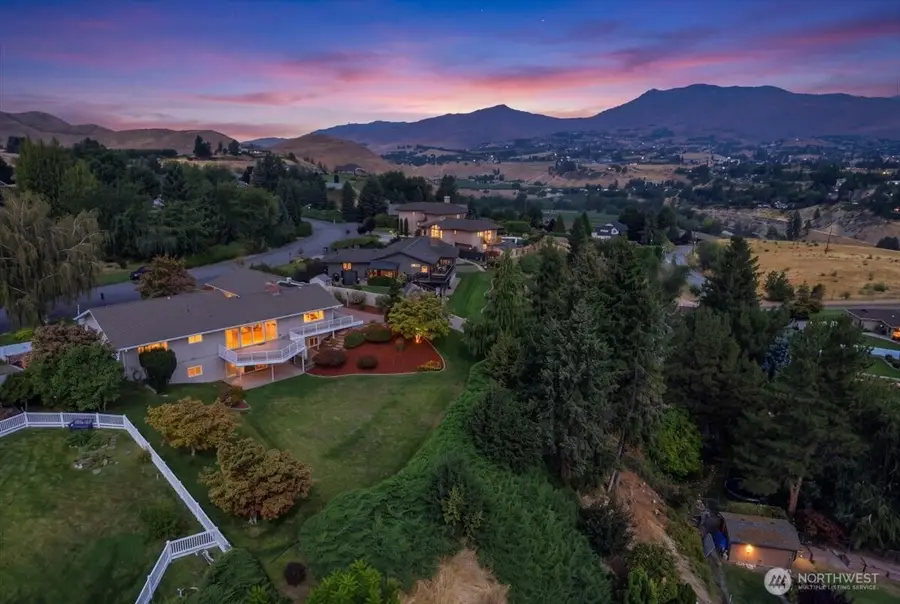 2137 Sunrise Circle, Wenatchee, WA 98801 - #2