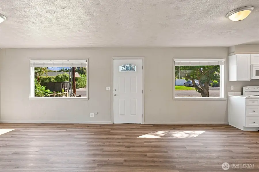 64 N James Avenue, East Wenatchee, WA 98802 - #3
