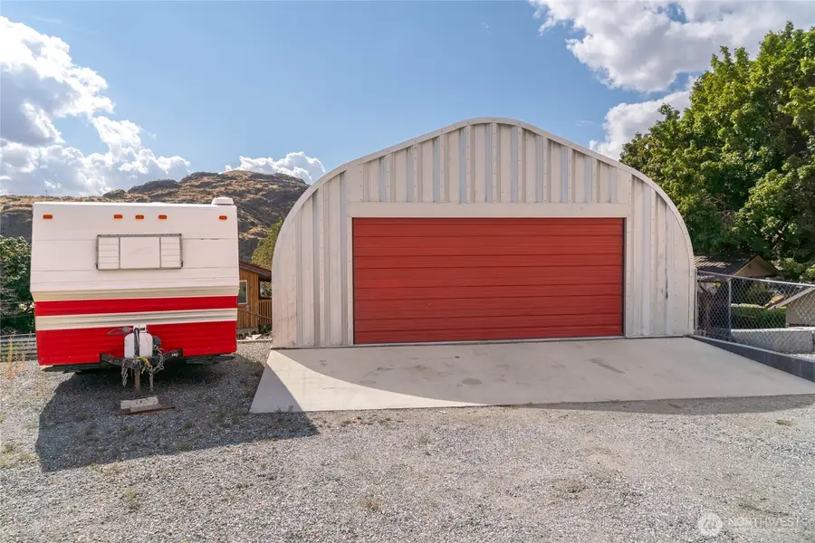 505 Beach Street, Pateros, WA 98846 - #3