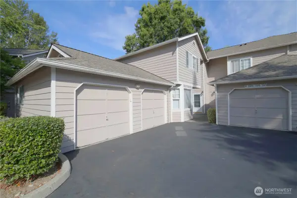 7202 NE 171st Lane, Kenmore, WA 98028