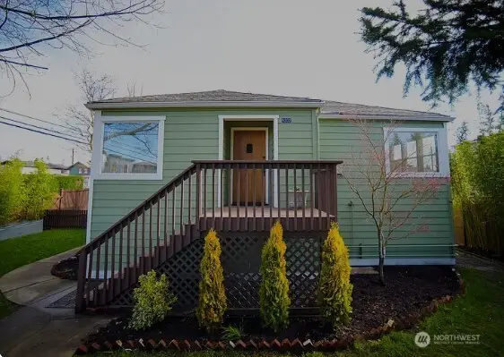 9202 17th Avenue Sw, Seattle, WA 98106