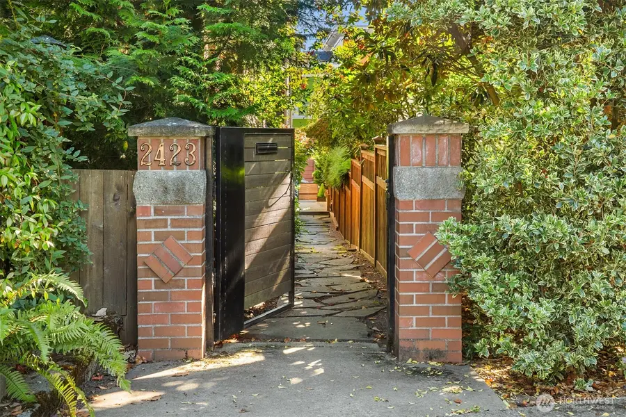 2423 N 75th Street, Seattle, WA 98103 - #2