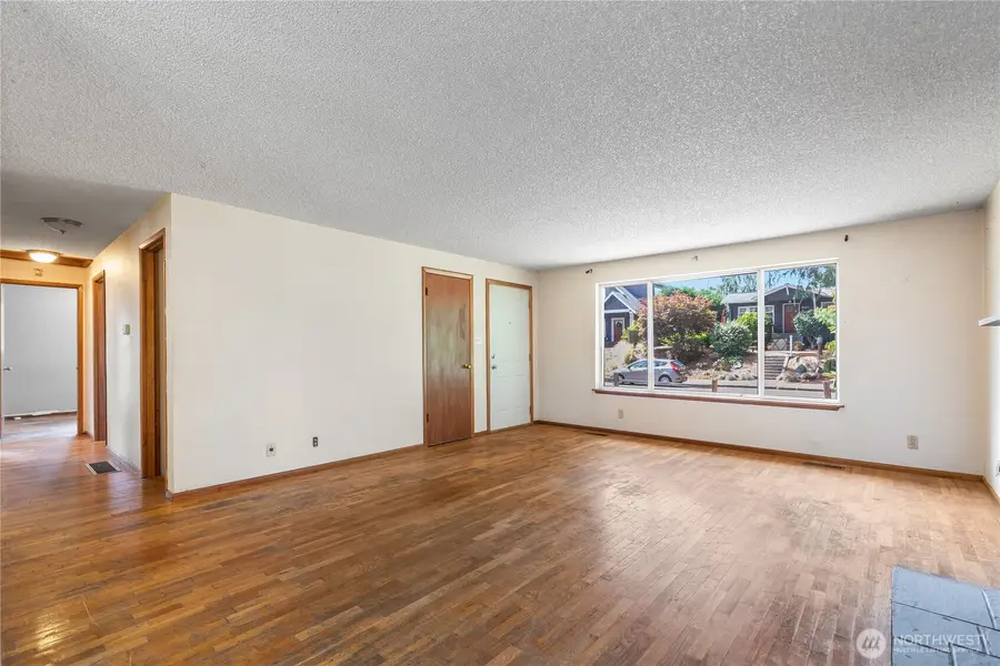 8400 32nd Avenue Sw, Seattle, WA 98126 - #2