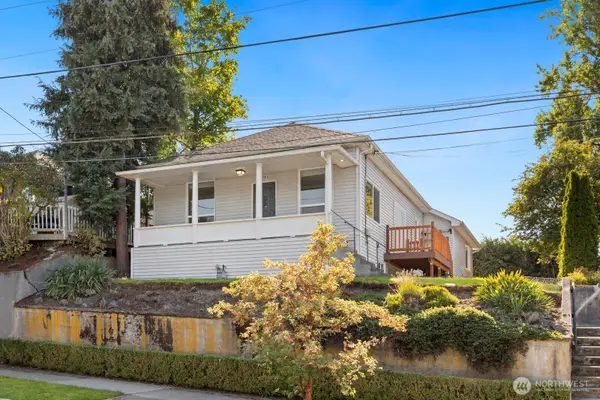 5563 Kenwood Place N, Seattle, WA 98103