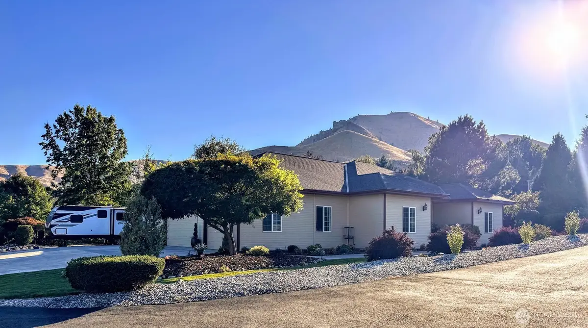 108 N Western Avenue, Wenatchee, WA 98801 - #1