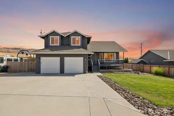 2502 Harvester Loop, East Wenatchee, WA 98802