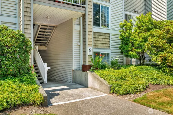 25235 SE Klahanie Boulevard #N102, Sammamish, WA 98029