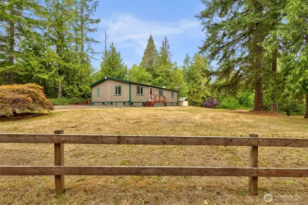 905 Griffiths Lane W, Seabeck, WA 98380