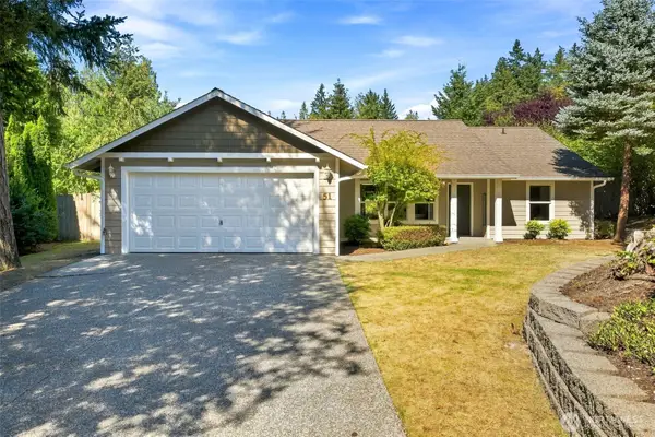 51 E North Bay Place, Allyn, WA 98524