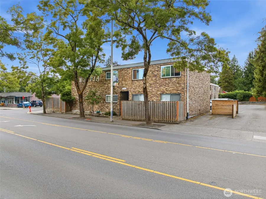 8701 35th Avenue Ne #Apt 4, Seattle, WA 98115 - #2