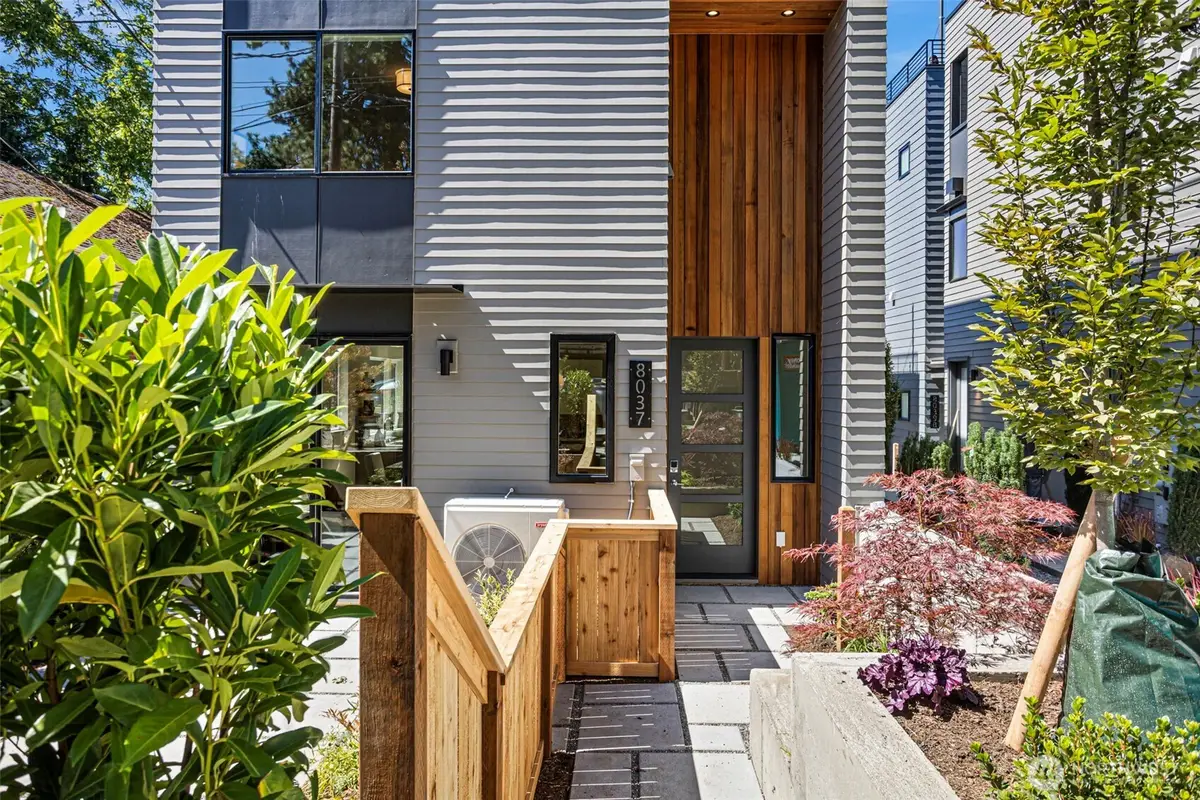 8039 Wallingford Avenue N, Seattle, WA 98103 - #1