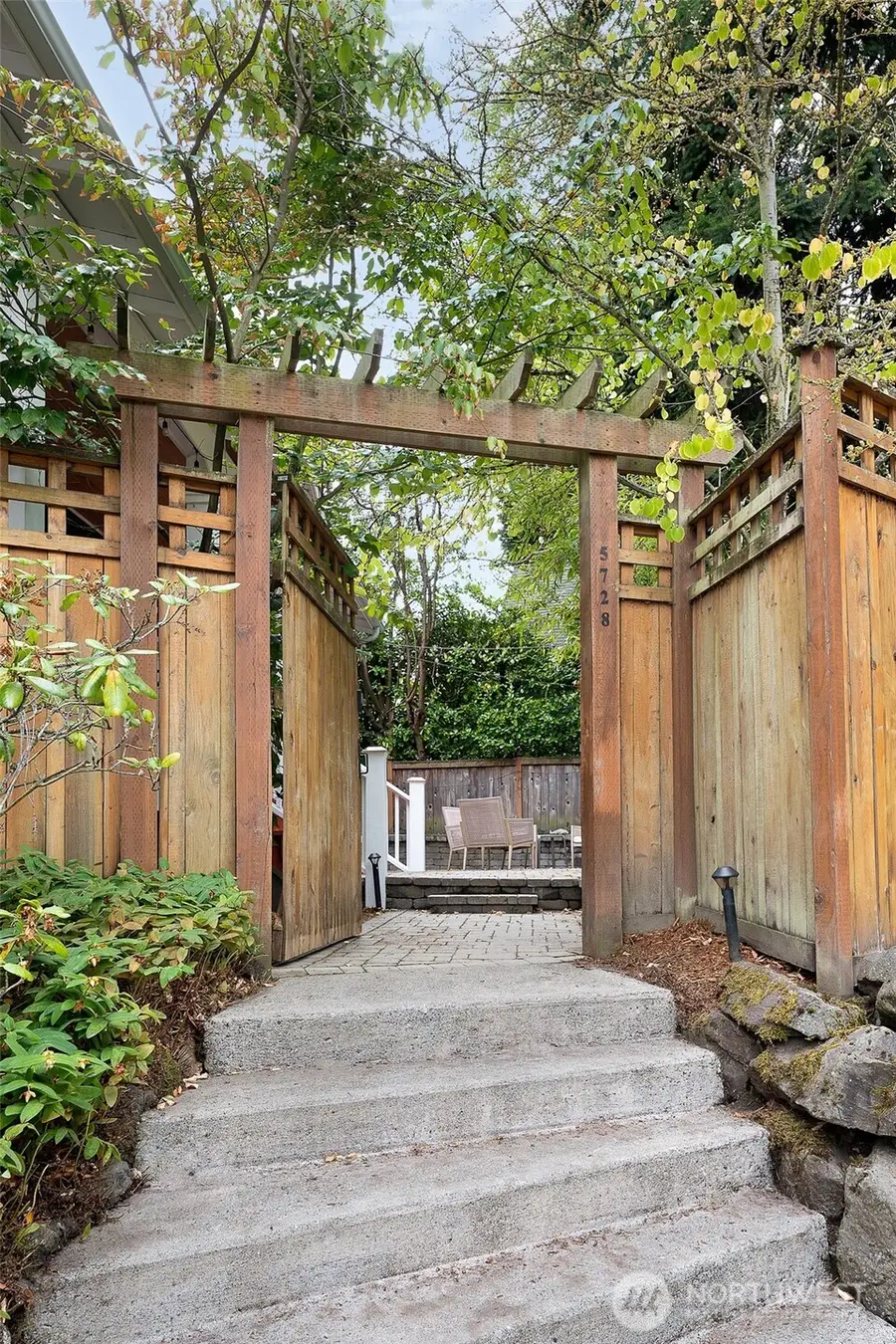5728 Woodlawn Avenue N, Seattle, WA 98103 - #2