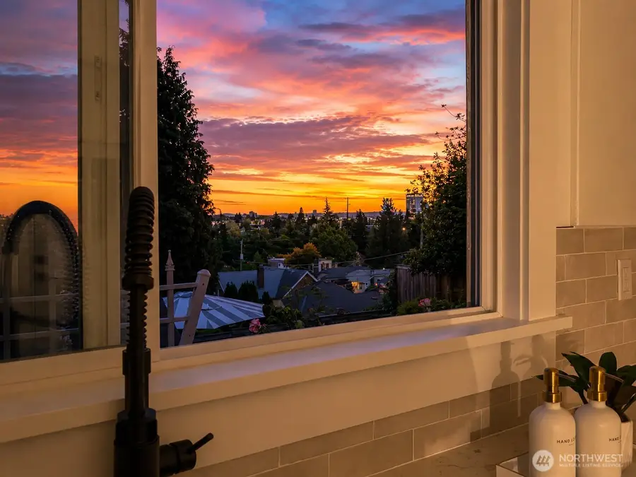 317 NE 58th Street, Seattle, WA 98105 - #3
