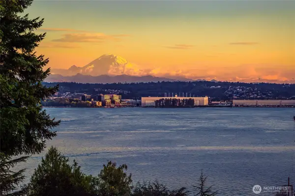 8337 E Mercer Way, Mercer Island, WA 98040