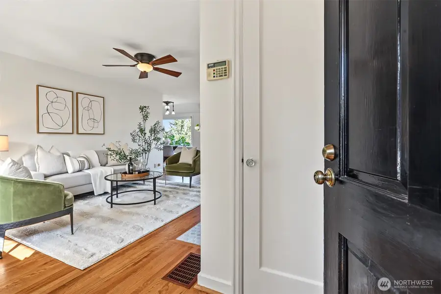3046 24th Avenue W, Seattle, WA 98199 - #3