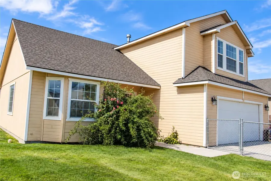 1705 Guernsey Street, Sunnyside, WA 98944 - #3
