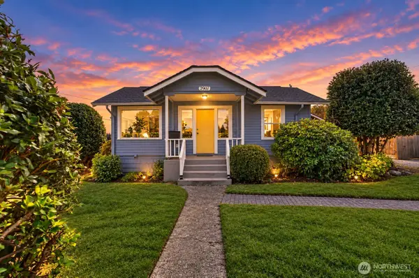 2907 SW Cloverdale Street, Seattle, WA 98126