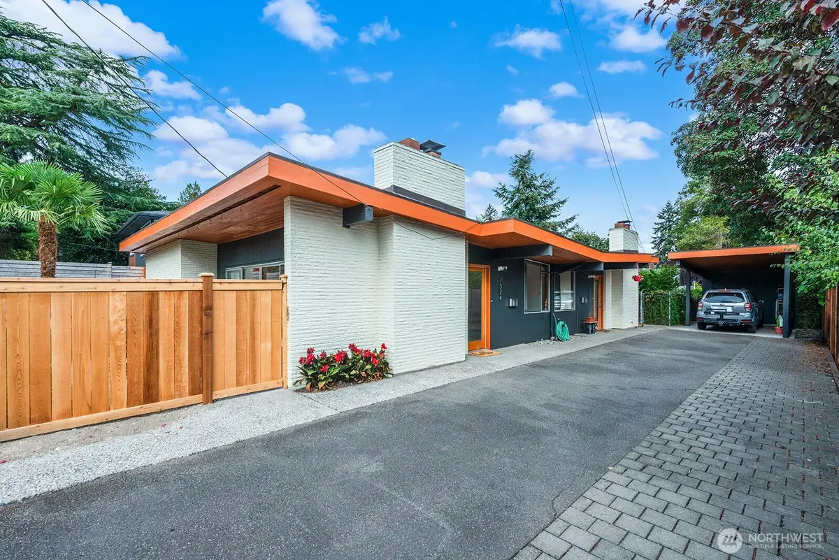 7524 43rd Avenue Ne, Seattle, WA 98115 - #1