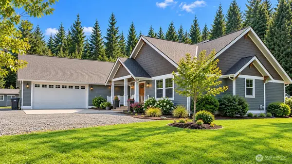 48 E Olympic Palisades Dr, Belfair, WA 98528
