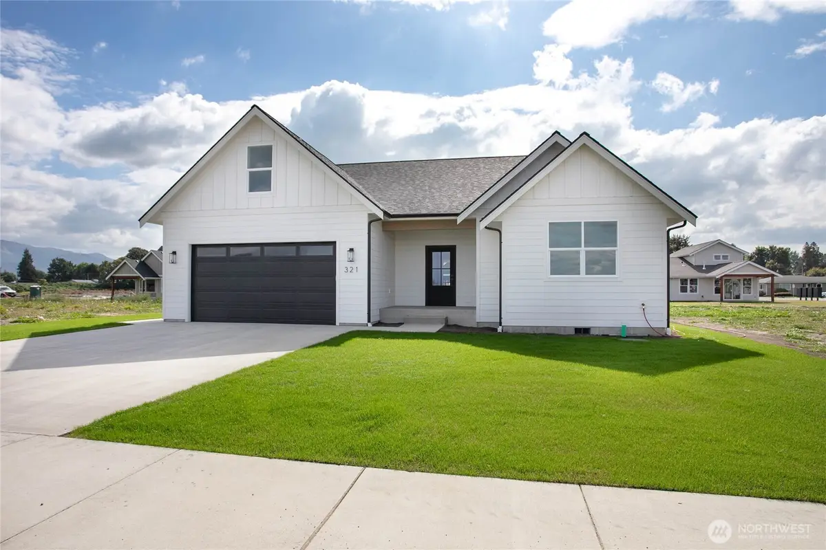 321 W 4th Street, Everson, WA 98247 - #1
