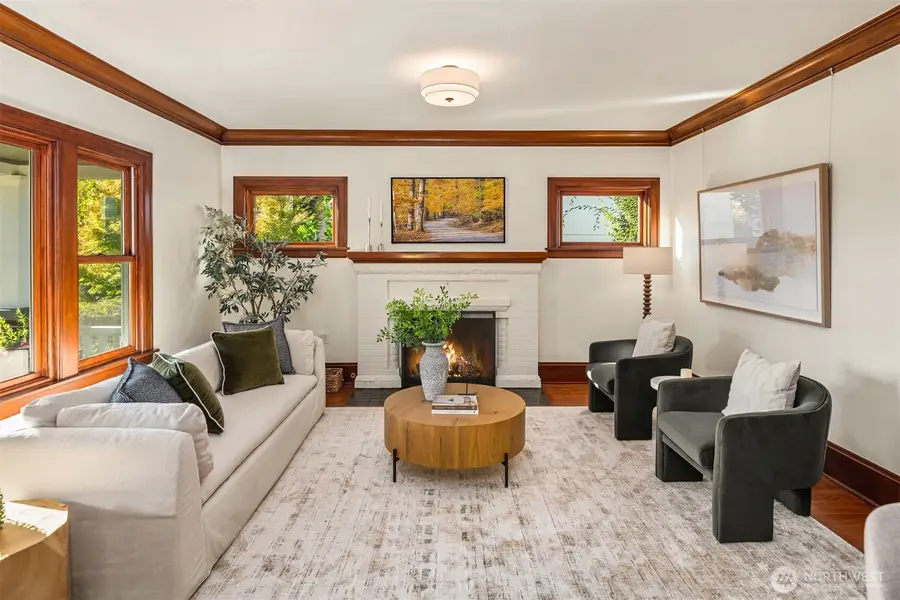 3915 Sunnyside Avenue N, Seattle, WA 98103 - #3