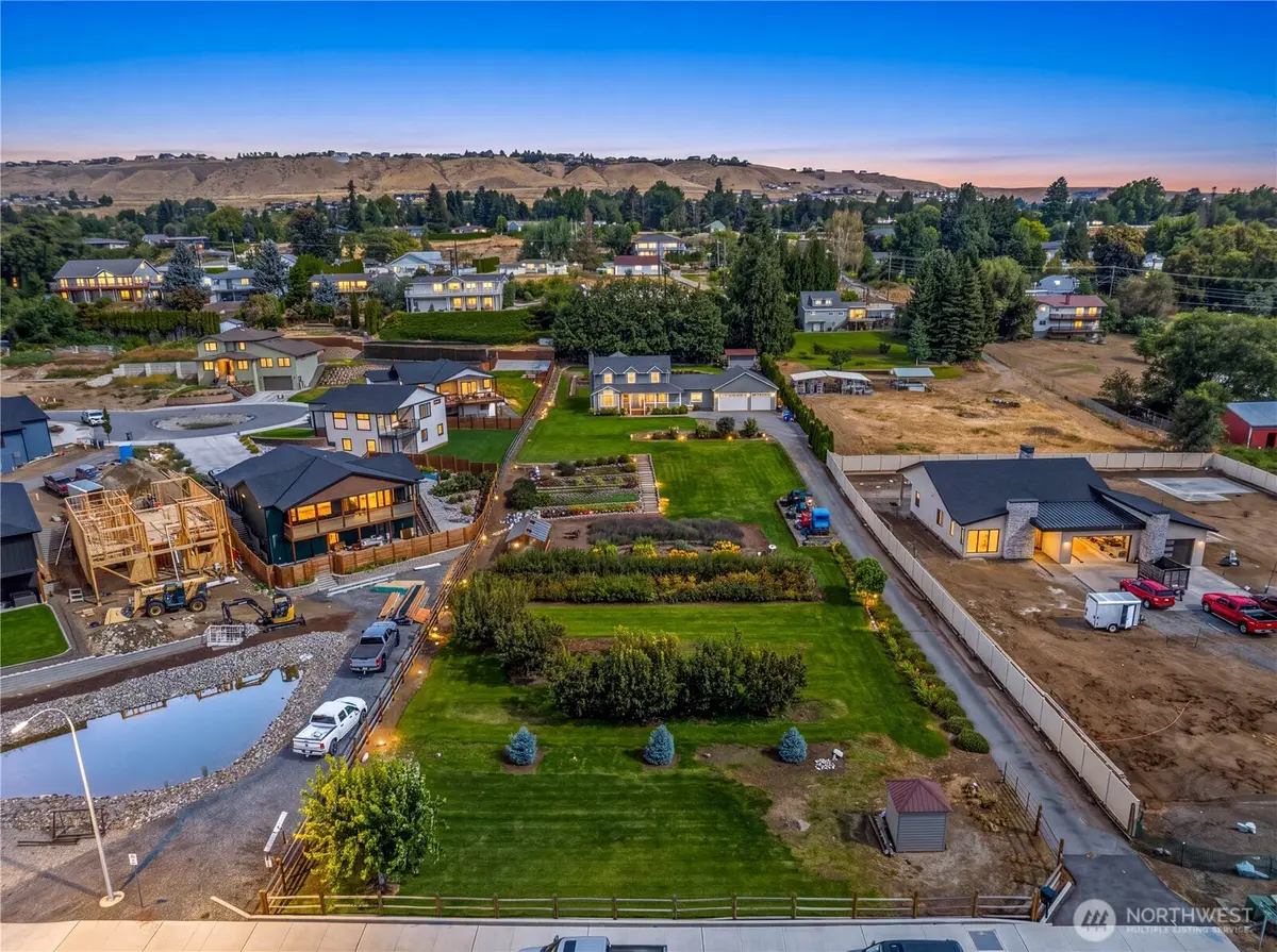 2403 NW Columbia Avenue, East Wenatchee, WA 98802 - #1