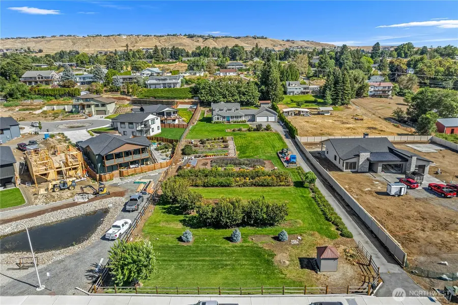 2403 NW Columbia Avenue, East Wenatchee, WA 98802 - #2