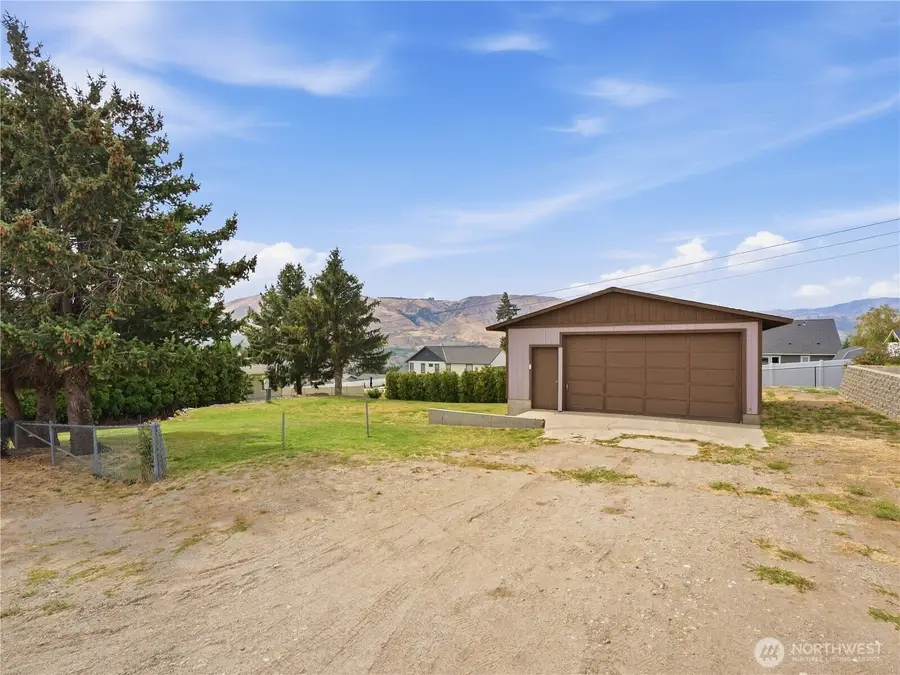 830 S Nancy Avenue, East Wenatchee, WA 98802 - #2