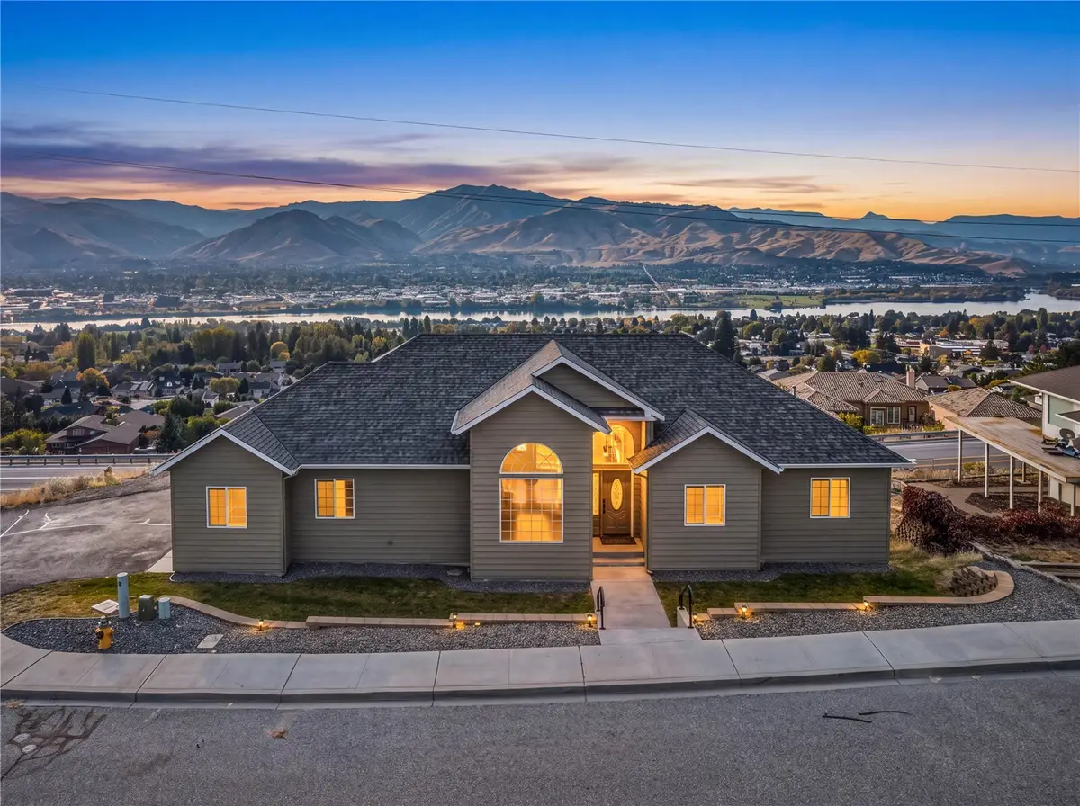 566 Lower Daniels Drive, East Wenatchee, WA 98802 - #1
