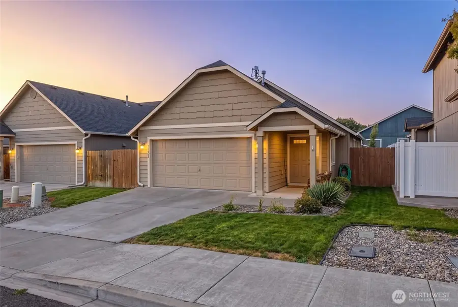 1202 Carver Street, College Place, WA 99324 - #2