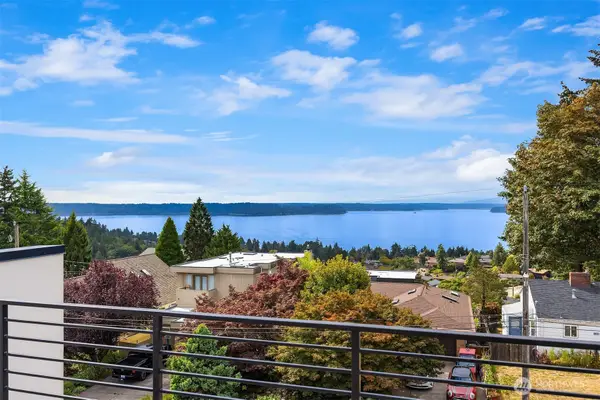 8828 38th Avenue Sw, Seattle, WA 98126