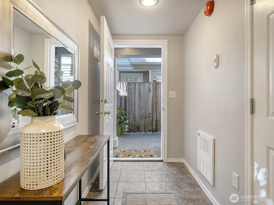 8529 Midvale Avenue N #C, Seattle, WA 98103 - #3