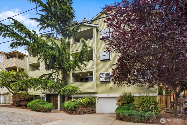 8816 Nesbit Avenue N #302, Seattle, WA 98103