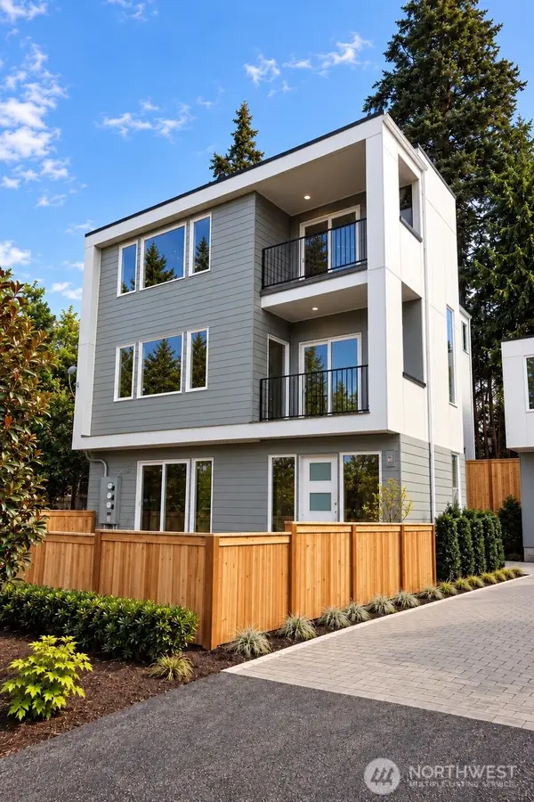 3261 NE 98th Street, Seattle, WA 98115