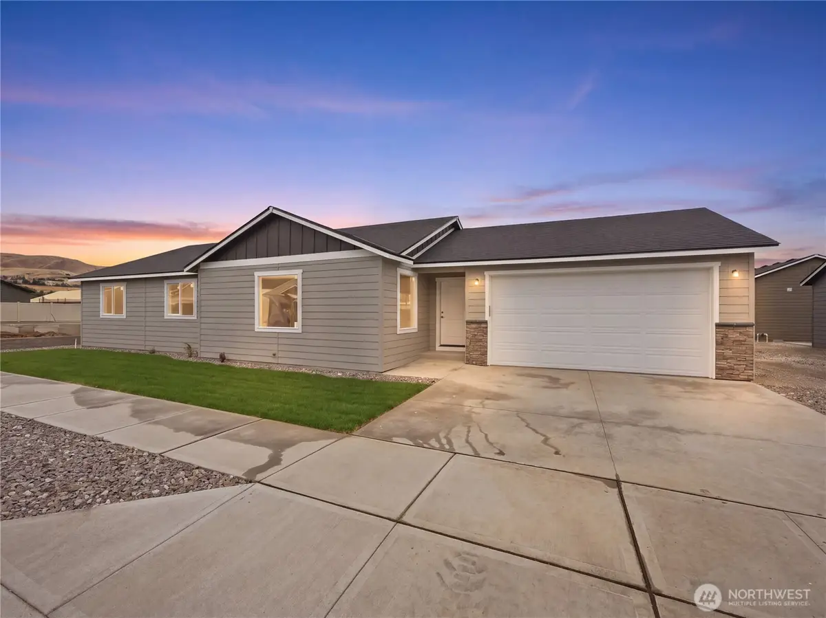 201 Salmon Drive, Wenatchee, WA 98801 - #1