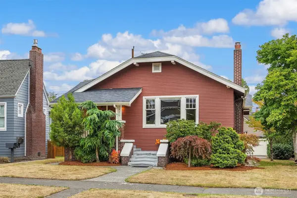 7426 Keen Way N, Seattle, WA 98103