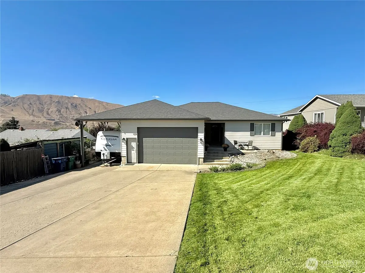 634 S Lincoln Place, East Wenatchee, WA 98802 - #1