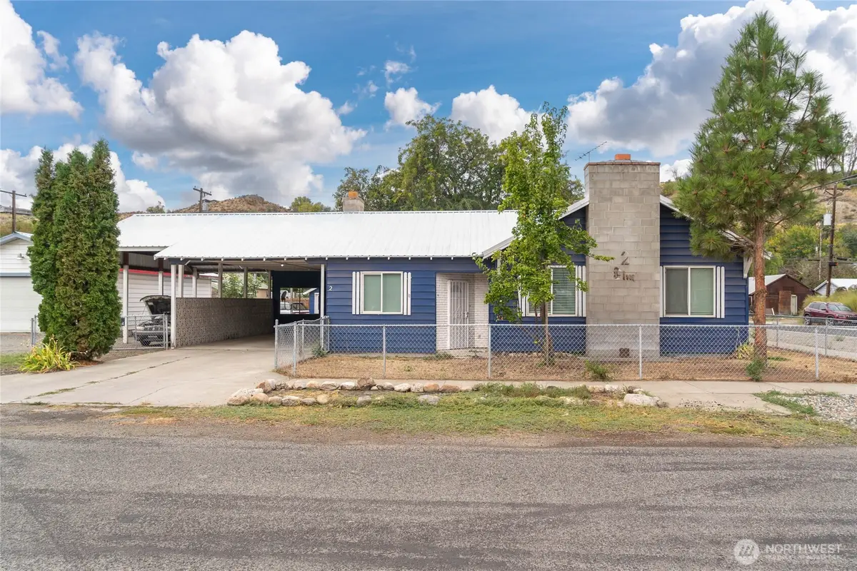 2 S Elm Street, Omak, WA 98841 - #1