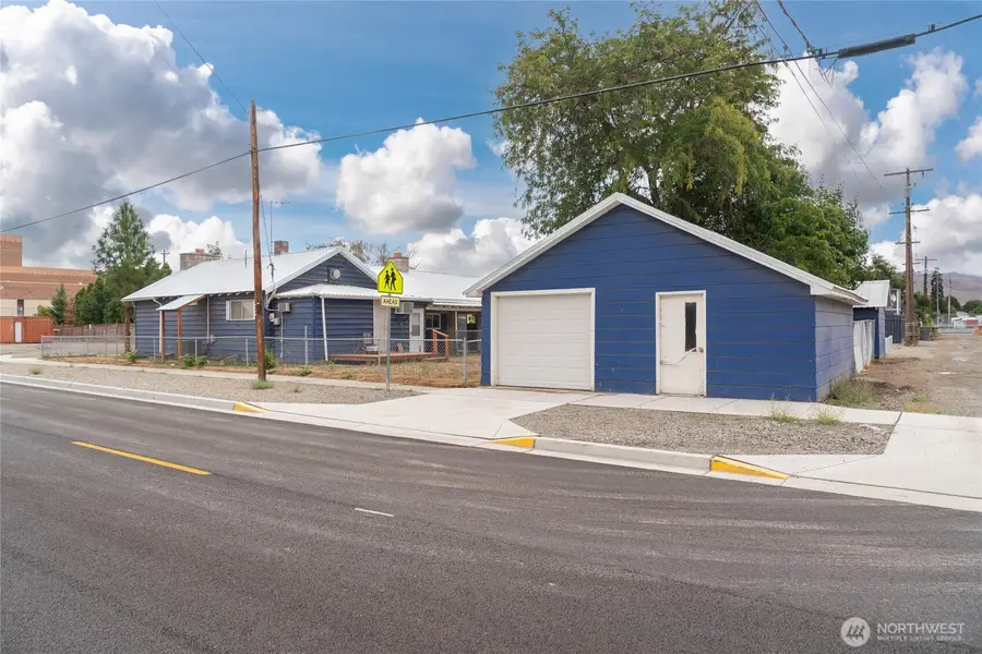 2 S Elm Street, Omak, WA 98841 - #2