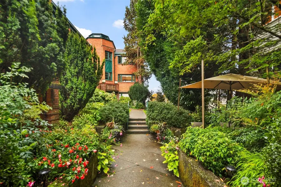 2717 Franklin Avenue E #102, Seattle, WA 98102 - #2