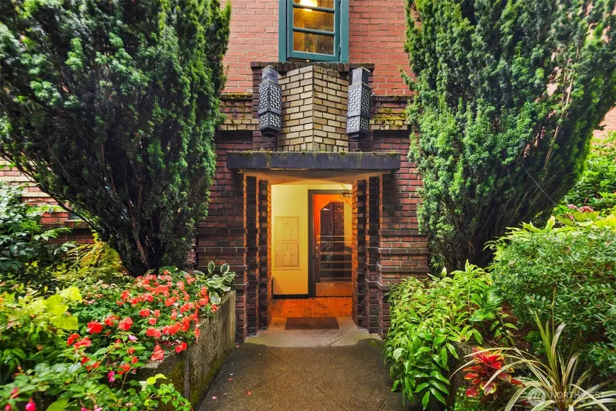 2717 Franklin Avenue E #102, Seattle, WA 98102 - #3