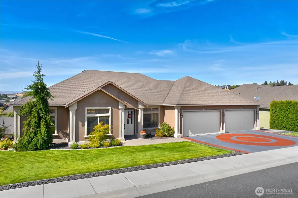604 N 72nd Avenue, Yakima, WA 98908 - #1