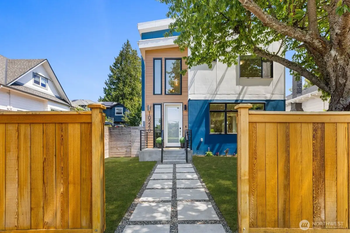10240 40th Avenue Sw #A, Seattle, WA 98146 - #1