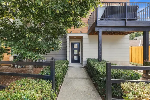 18234 73rd Avenue Ne #103, Kenmore, WA 98028