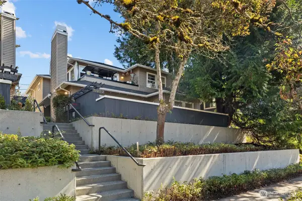 5952 Fauntleroy Way Sw, Seattle, WA 98136