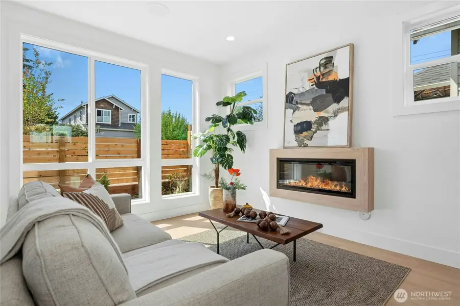9240 Dayton Avenue N, Seattle, WA 98103 - #3