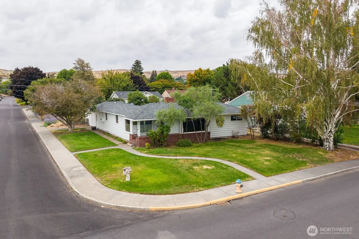 165 D Street Sw, Ephrata, WA 98823 - #1