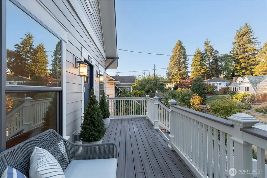 7717 2nd Avenue Ne, Seattle, WA 98115 - #2