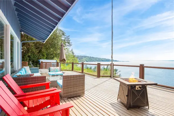 4070 S Smugglers Cove Road, Greenbank, WA 98253